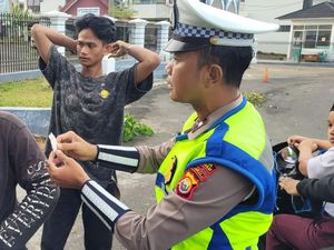 Ditilang karena Tak Pakai Helm, 3 Remaja Malah Ketahuan Bawa Benda Mirip Sabu