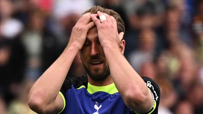 Tottenham Hotspurs English striker Harry Kane reacts after missing a chance during the English Premier League football match between Leeds United and Tottenham Hotspur at Elland Road in Leeds, northern England on May 28, 2023. (Photo by Oli SCARFF / AFP) / RESTRICTED TO EDITORIAL USE. No use with unauthorized audio, video, data, fixture lists, club/league logos or live services. Online in-match use limited to 120 images. An additional 40 images may be used in extra time. No video emulation. Social media in-match use limited to 120 images. An additional 40 images may be used in extra time. No use in betting publications, games or single club/league/player publications. /  (Photo by OLI SCARFF/AFP via Getty Images)