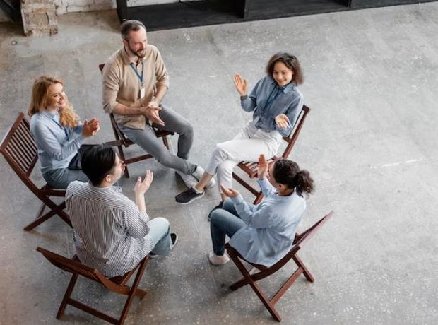 Hindari Bahasan Sensitif. Foto freepik.com freepik