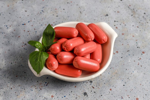 Ilustrasi sosis. /Foto: Freepik.com/azerbaijan_stock.