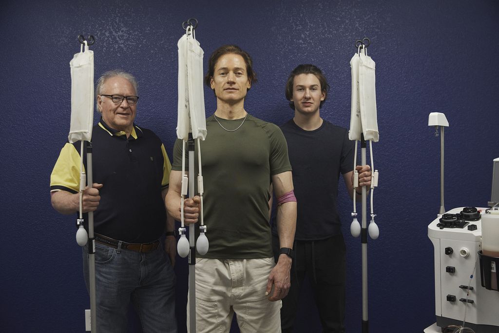 Johnson bertukar darah dengan anaknya demi awet muda