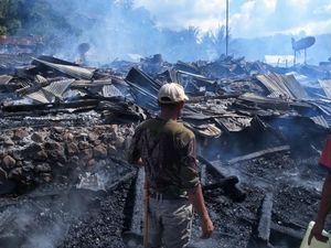 Kebakaran Hebat Ludeskan Satu Dusun di Sumbawa