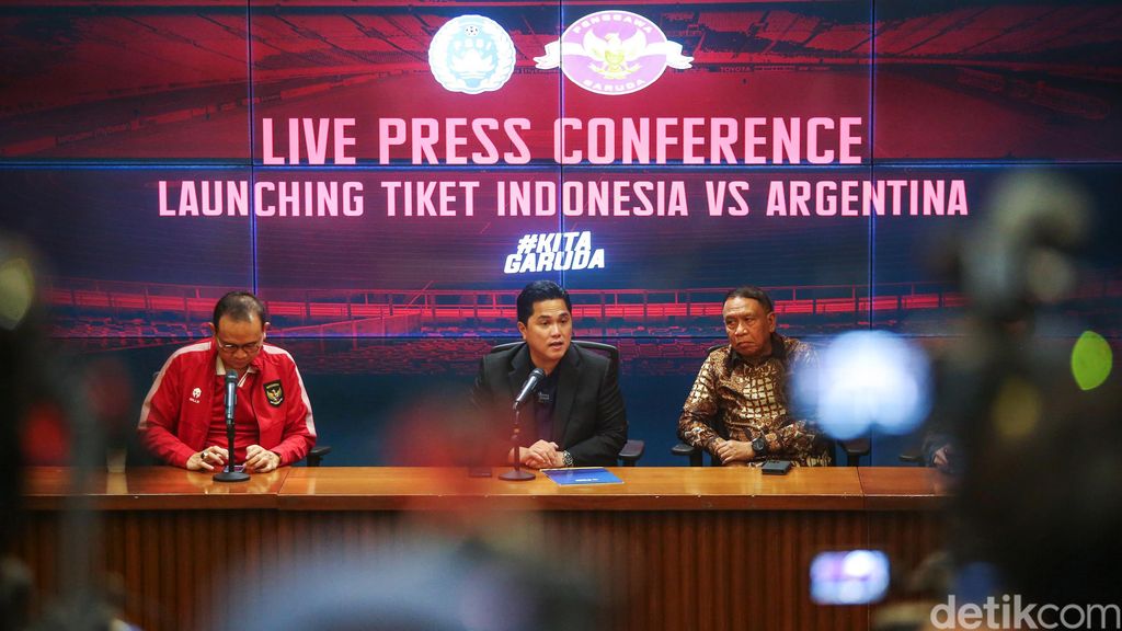 Ketum PSSI Erick Thohir mengumumkan harga tiket  Indonesia vs Argentina di GBK, Jakarta, Senin (29/5/2023). Harganya mulai dari Rp 600 ribu hingga Rp 4 jutaan.