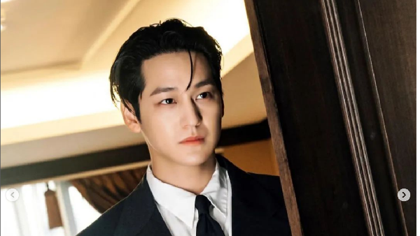 10 Foto Kim Bum Pemain Tale of the Nine Tailed 1938 yang Ganteng Awet Muda