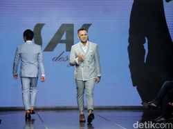 9 Gaya Artis Jadi Model Setelan SAS Designs, Raffi Ahmad Hingga Rizky Billar