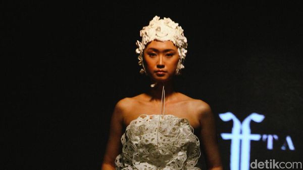 10 Gaun Pengantin Modern Klasik Yefta Gunawan, Terinspirasi Indahnya Bunga