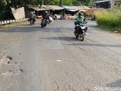 Jalan Penghubung Margaasih-Bandung Rusak Bikin Mumet Pengendara