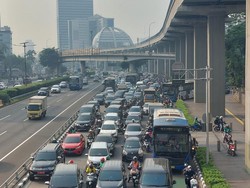 Lalin Gatsu Arah Semanggi Padat Merayap Pagi Ini