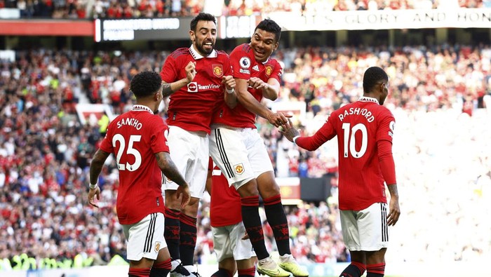Soccer Football - Premier League - Manchester United v Fulham - Old Trafford, Manchester, Britain - May 28, 2023 Manchester Uniteds Bruno Fernandes celebrates scoring their second goal with Casemiro, Jadon Sancho and Marcus Rashford Action Images via Reuters/Andrew Boyers EDITORIAL USE ONLY. No use with unauthorized audio, video, data, fixture lists, club/league logos or live services. Online in-match use limited to 75 images, no video emulation. No use in betting, games or single club /league/player publications.  Please contact your account representative for further details.