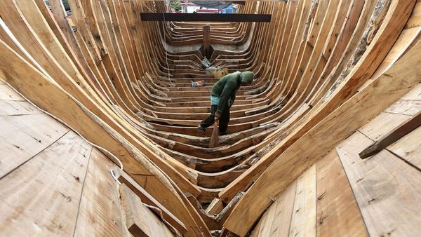 Menengok Galangan Kapal Nelayan