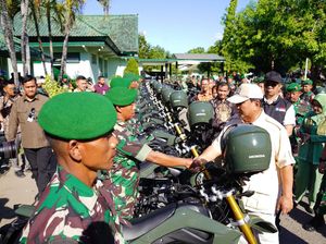 Prabowo Serahkan 40 Unit Sepeda Motor ke Babinsa Kodim 1607 Sumbawa