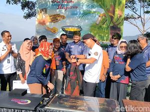Momen Sandiaga dan Jas Warna Merah: Semoga Kita Berjodoh