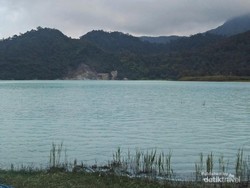 Kecantikan Talaga Bodas, Si Putih Primadona Gunung Galunggung