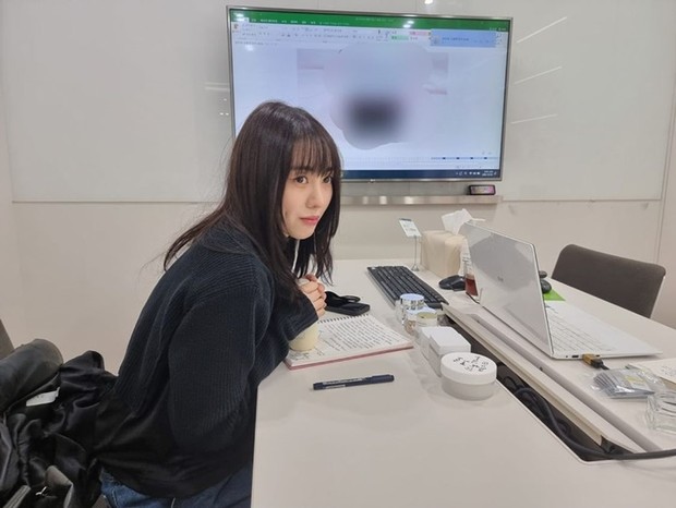 Mina eks member AOA bekerja di klinik kecantikan/Foto: Instagram/kvwowv