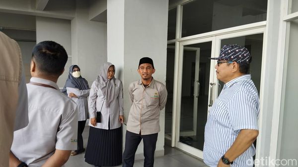 Momen Pejabat Kemenhub Tinjau Lokasi Anaknya Tewas di SMP Islam Athirah