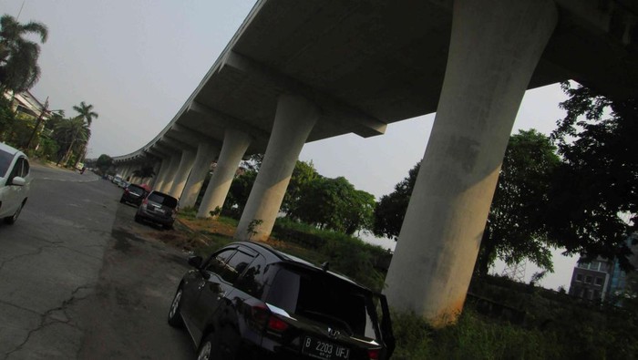 Jalan Layang Non Tol Pluit, Warisan Proyek Mangkrak dari Ahok 2 Proyek Jalan Layang Non Tol (JLNT) di Pluit, Penjaringan, Jakarta Utara, era Ahok kini mangkrak. Kondisinya memprihatinkan dan terbengkalai.