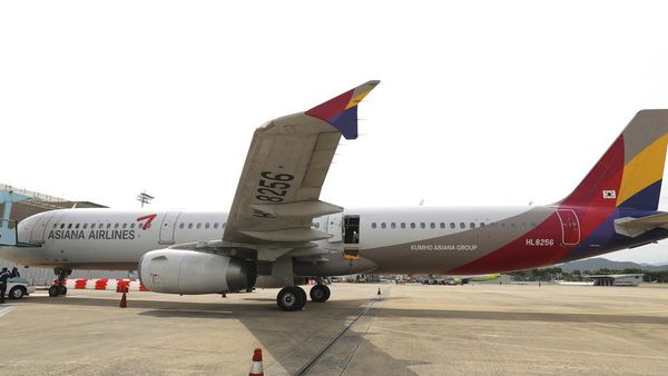 Penampakan Pesawat Asiana yang Pintunya Dibuka Saat Mengudara