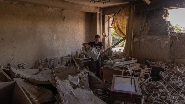 Penampakan Reruntuhan Bangunan di Kyiv Akibat Serangan Rusia