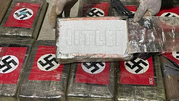 Polisi Peru Sita 58 Kg Kokain Berlambang Nazi dan Hitler