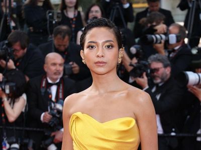 Foto: Cantiknya Putri Marino di Cannes Film Festival, Makeup Nuansa Gold 24K