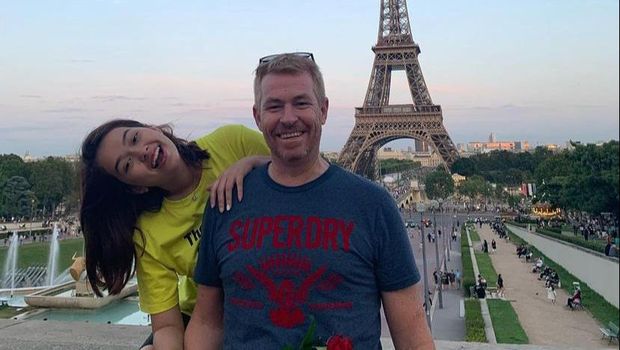 Rebecca Klopper dan Keluarga
