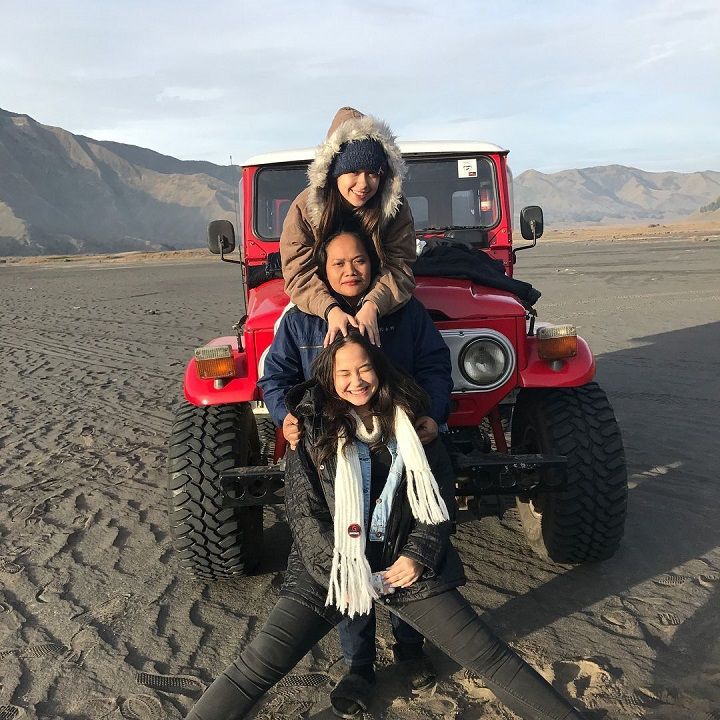 Rebecca Klopper dan Keluarga