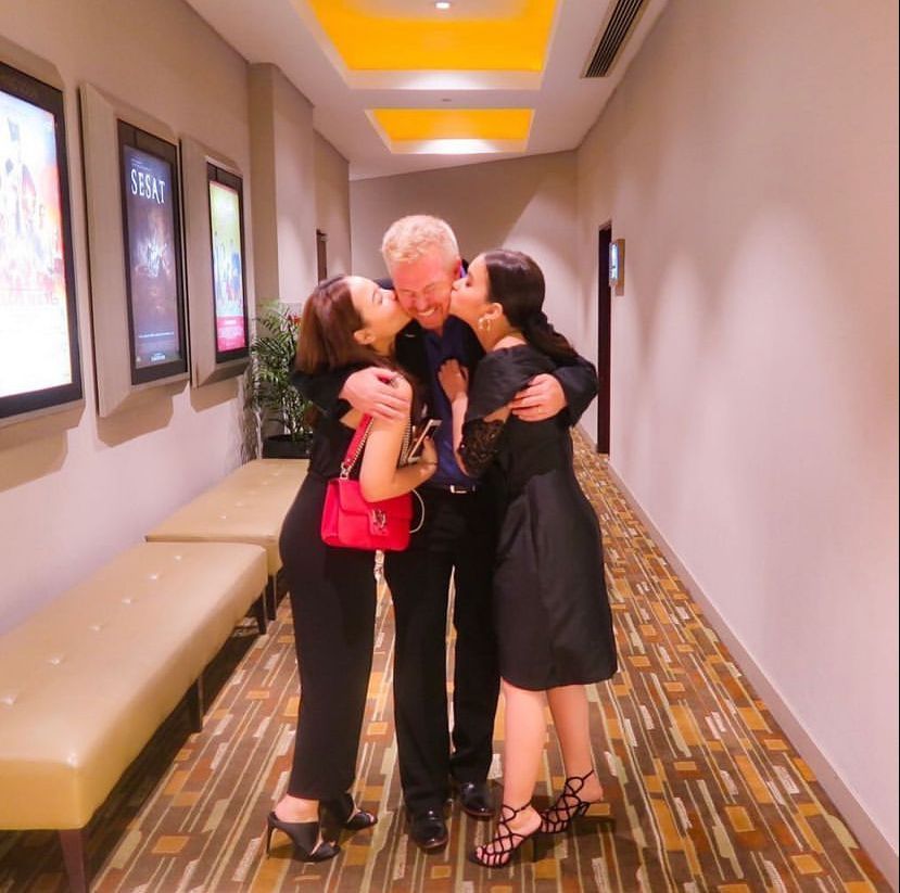 Rebecca Klopper dan Keluarga