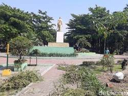 Revitalisasi Alun-Alun Kota Kediri Sebesar Rp 23 M, DLH Pangkas 200 Pohon