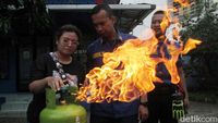 Serunya Emak-emak Saat Simulasi Penanganan Kebakaran