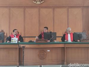 Adik Mentan Haris YL Jalani Sidang Tuntutan Korupsi Rp 20 M PDAM Hari Ini Adik Mentan Haris YL Jalani Sidang Tuntutan Korupsi Rp 20 M PDAM Hari Ini