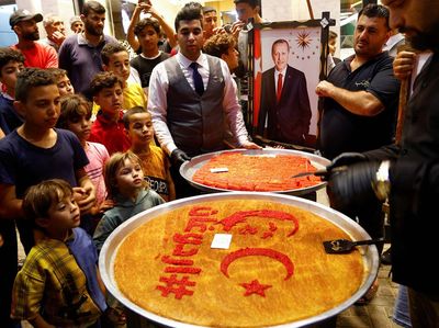 Syukuran Warga Palestina Atas Kemenangan Erdogan
