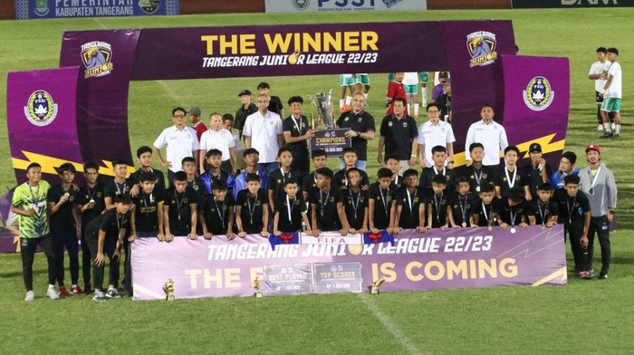 Gelar juara Tangerang Junior League 2023 diraih Farmel Isvil setelah menang 3-0 atas Remci FC, pada laga final, Minggu (28/5/2023). Laga final turnamen kelas usia U-13 ini terlaksana di Indomilk Arena, Kabupaten Tangerang.