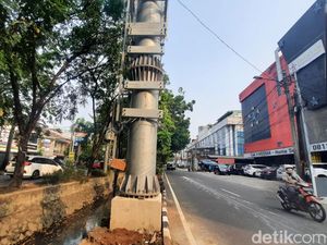 Dikomplain Warga Sekitar, Begini Kondisi Tiang BTS Pinggir Got Sunter