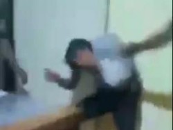 Viral Pria di Kediri Dikeroyok hingga Babak Belur Dan Diancam Bunuh