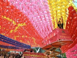 Warna-warni Lentera Meriahkan Ulang Tahun Buddha di Korea Selatan Warna-warni Lentera Meriahkan Ulang Tahun Buddha di Korea Selatan