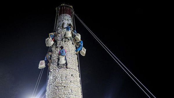 Wow! Warga Hong Kong Bikin Menara dari Bakpao
