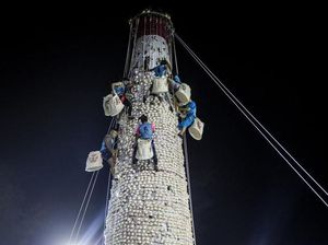 Wow! Warga Hong Kong Bikin Menara dari Bakpao Wow! Warga Hong Kong Bikin Menara dari Bakpao