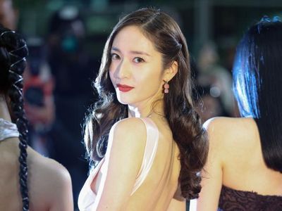 7 Potret Krystal Jung Cantik Memesona di Karpet Merah Cannes 2023