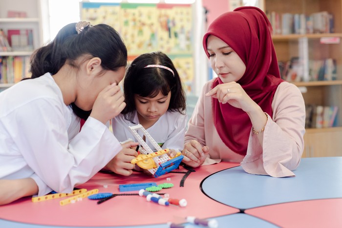 50 Ucapan Terima Kasih untuk Wali Kelas dan Guru yang Menyentuh Hati