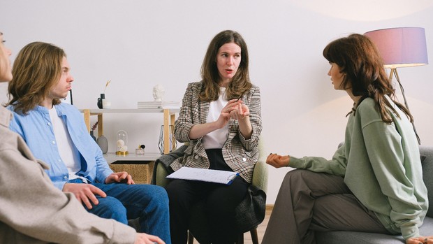 Ajukan Pertanyaan Terbuka/ Foto: Pexel/SHVETS production Foto: Pexel/SHVETS production