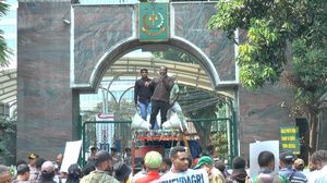 Aliansi Masyarakat dan Mahasiswa Anti Korupsi Geruduk Kejagung