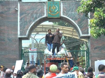 Aliansi Masyarakat dan Mahasiswa Anti Korupsi Geruduk Kejagung