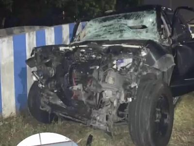 Foto Mobil Angela Lee Hancur Parah Usai Seruduk Truk Gandeng