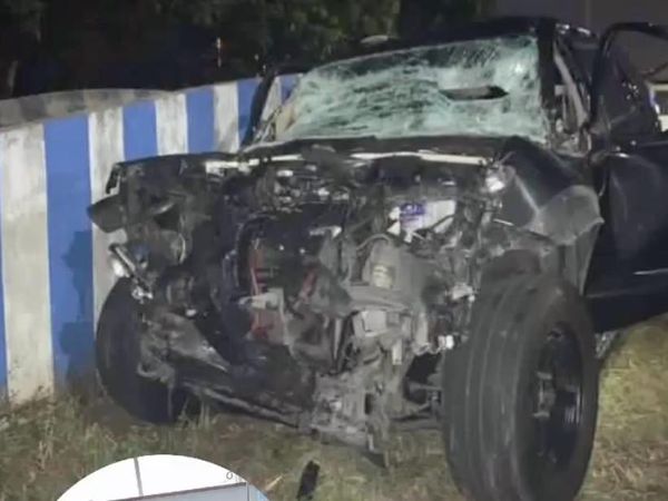 Foto Mobil Angela Lee Hancur Parah Usai Seruduk Truk Gandeng