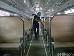 Pegal Linu & Bau Balsam di Kursi Tegak Kereta