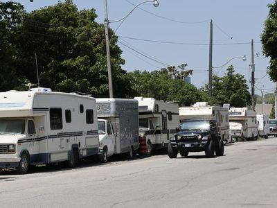 Campervan Bekas Jadi Tempat Tinggal Tunawisma di Kanada