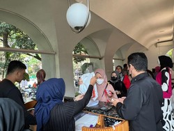 Brand Hijab Asal Bandung Bagikan 900 Mukena Gratis untuk Pelanggan