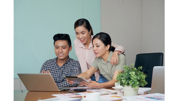 Foto ilustrasi rekan kerja di kantor.