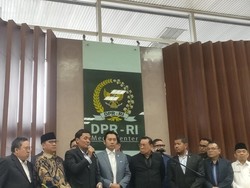 8 Fraksi DPR Tegas Tolak Pemilu Coblos Partai!