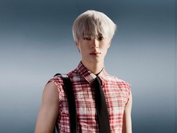 Gaya Jeno NCT Jadi Global Ambassador Pria Pertama Ferragamo dari Korea